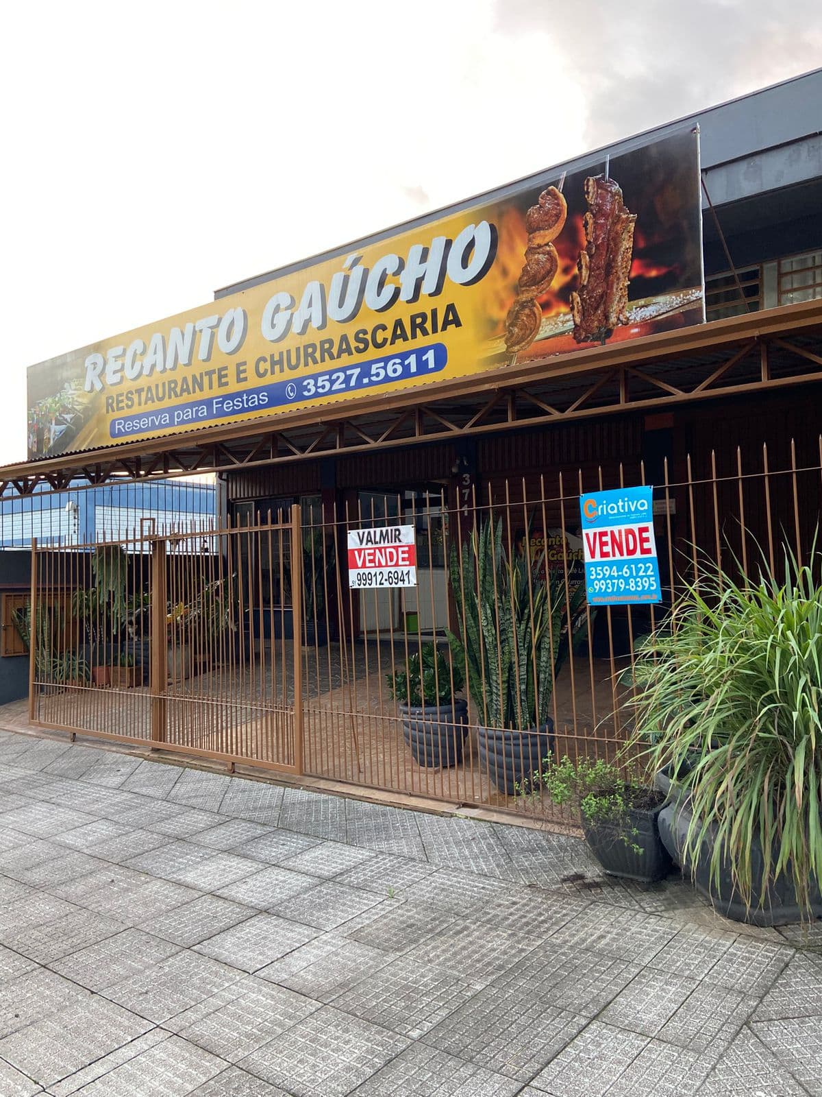 Prédio Comercial + Restaurante